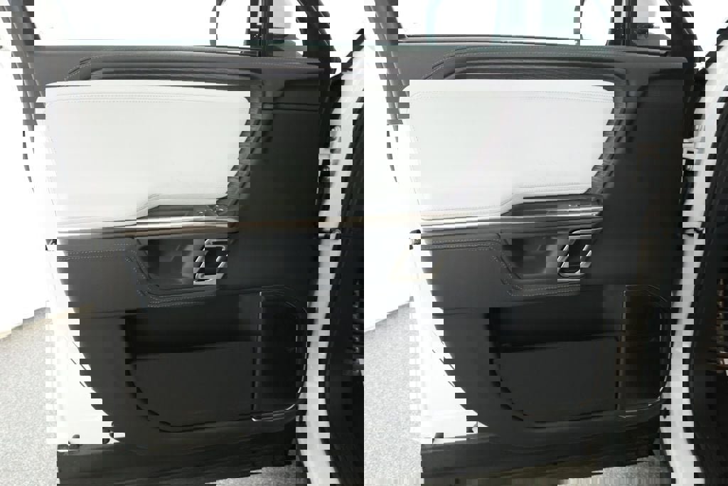 Used 2024 Rivian R1S Adventure image 9