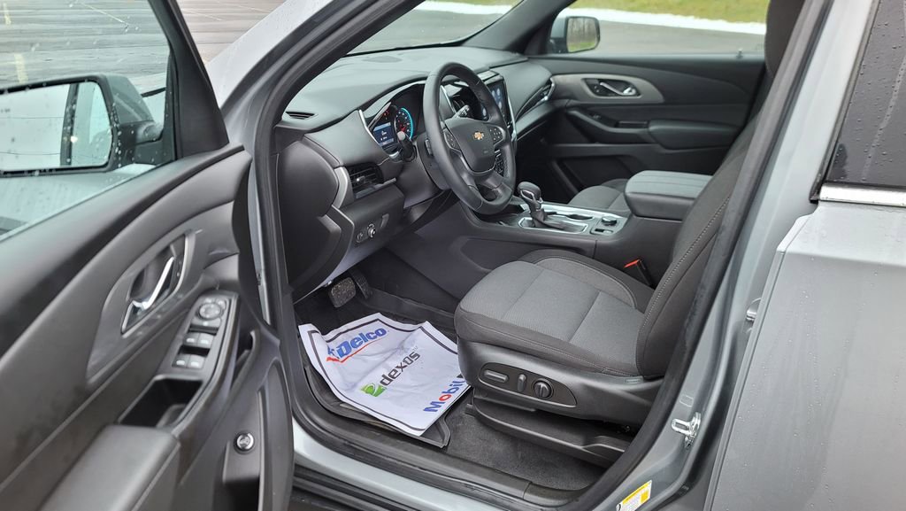 Used 2023 Chevrolet Traverse LT image 18