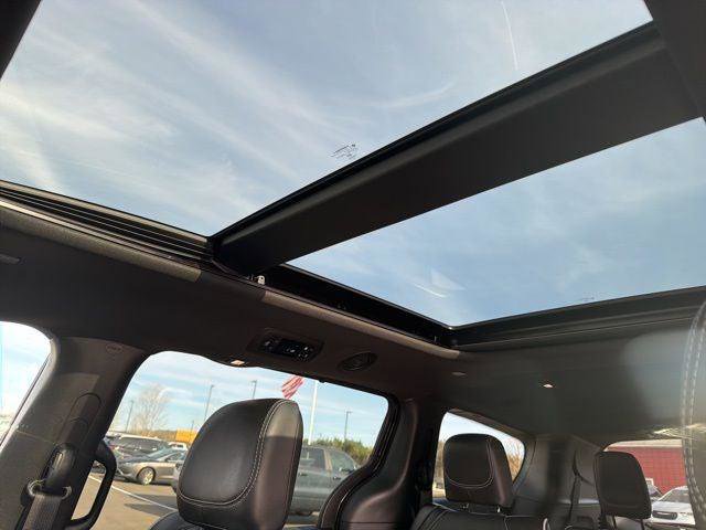 Certified 2026 Chrysler Pacifica Limited FWD image 11