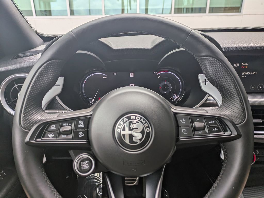 Used 2025 Alfa Romeo Stelvio Sprint w/ Convenience Package AWD/4WD image 32