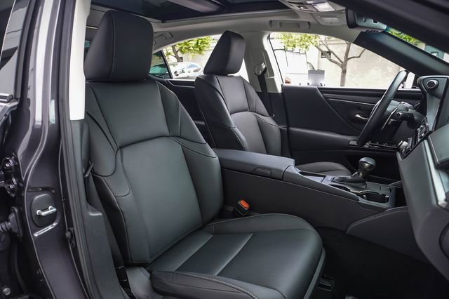Certified 2025 Lexus ES 350 w/ Premium Package FWD image 24