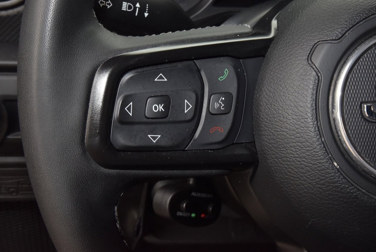 Used 2025 Jeep Gladiator Rubicon w/ Convenience Group AWD/4WD image 23