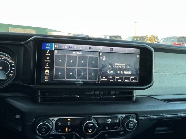 Used 2024 Jeep Wrangler Sahara image 34