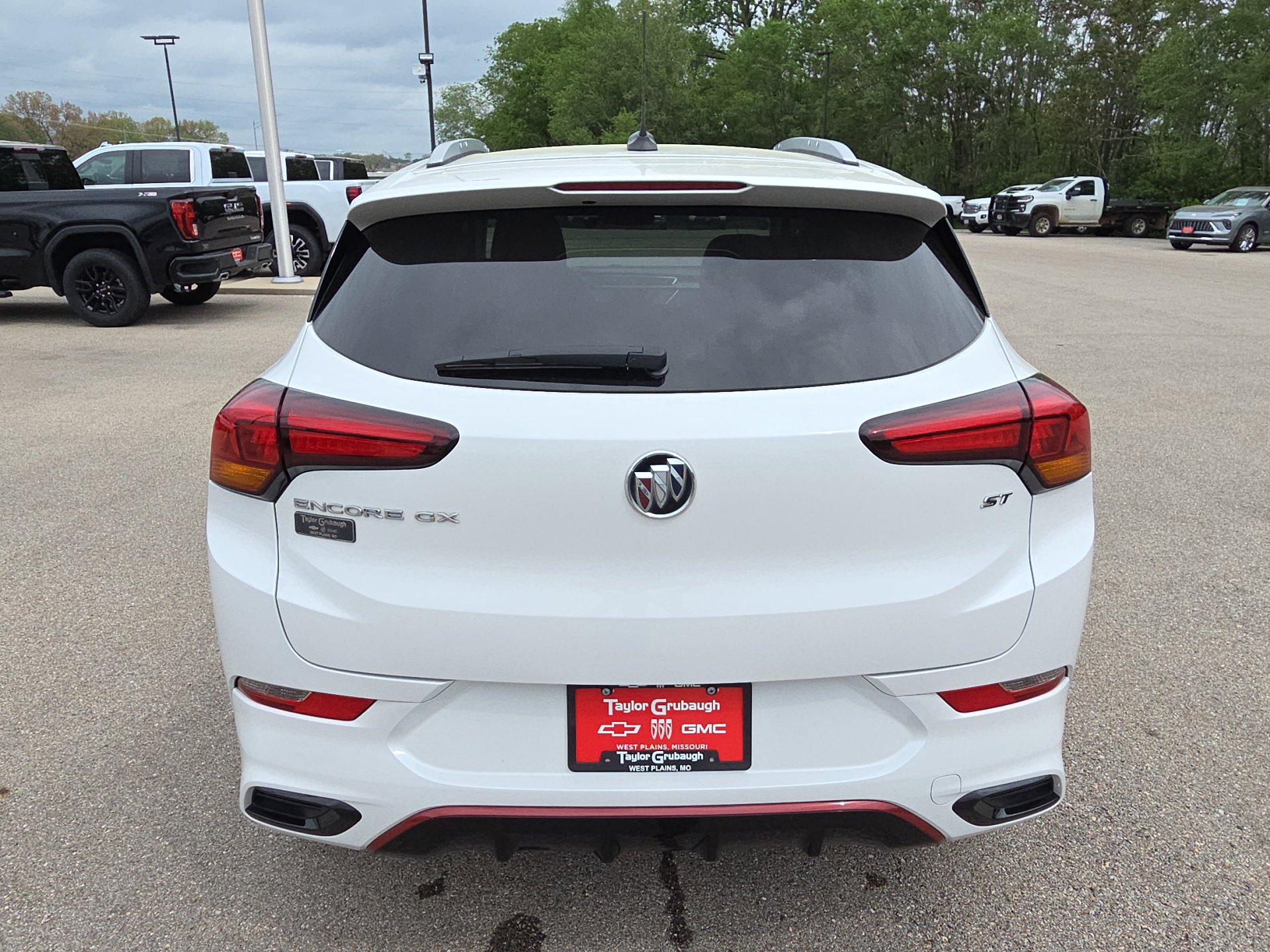 Certified 2022 Buick Encore GX Essence w/ Sport Touring Package image 7