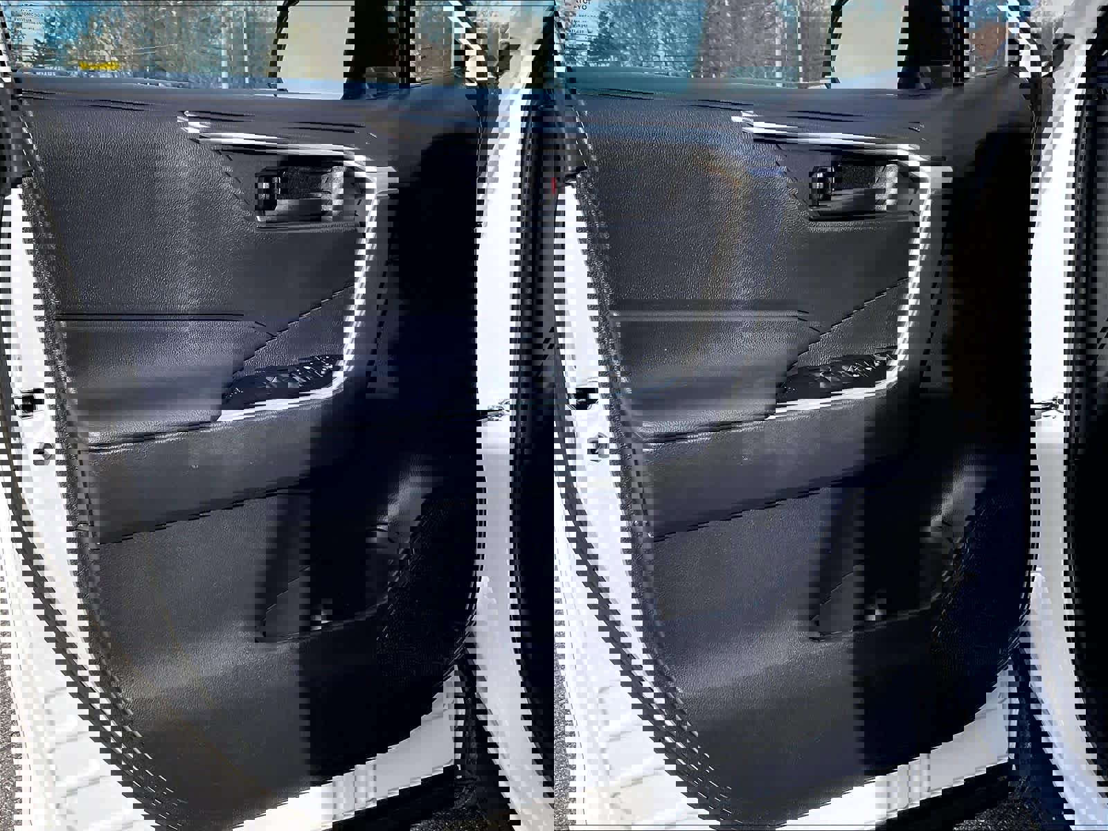 Used 2024 Toyota RAV4 LE image 9