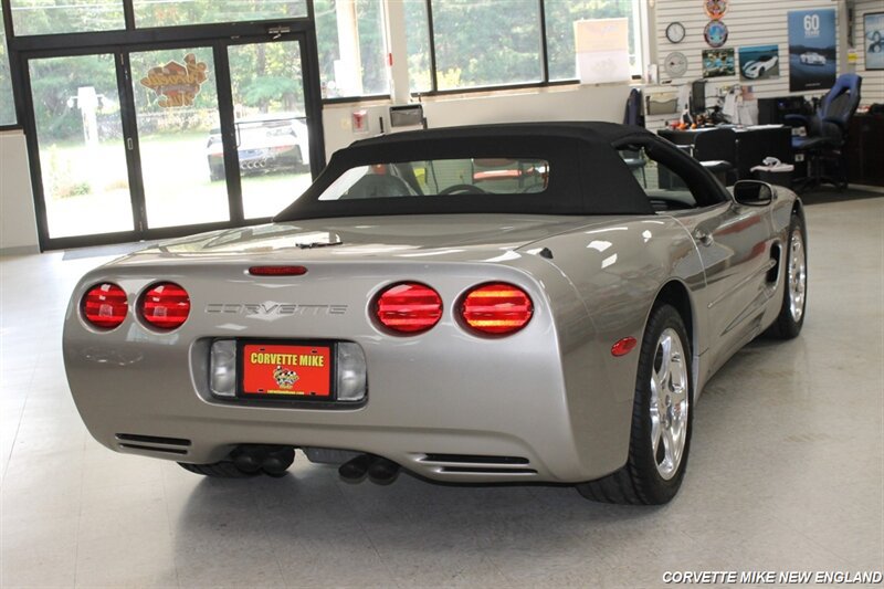 Used 2000 Chevrolet Corvette Convertible w/ Performance Handling Pkg RWD image 9