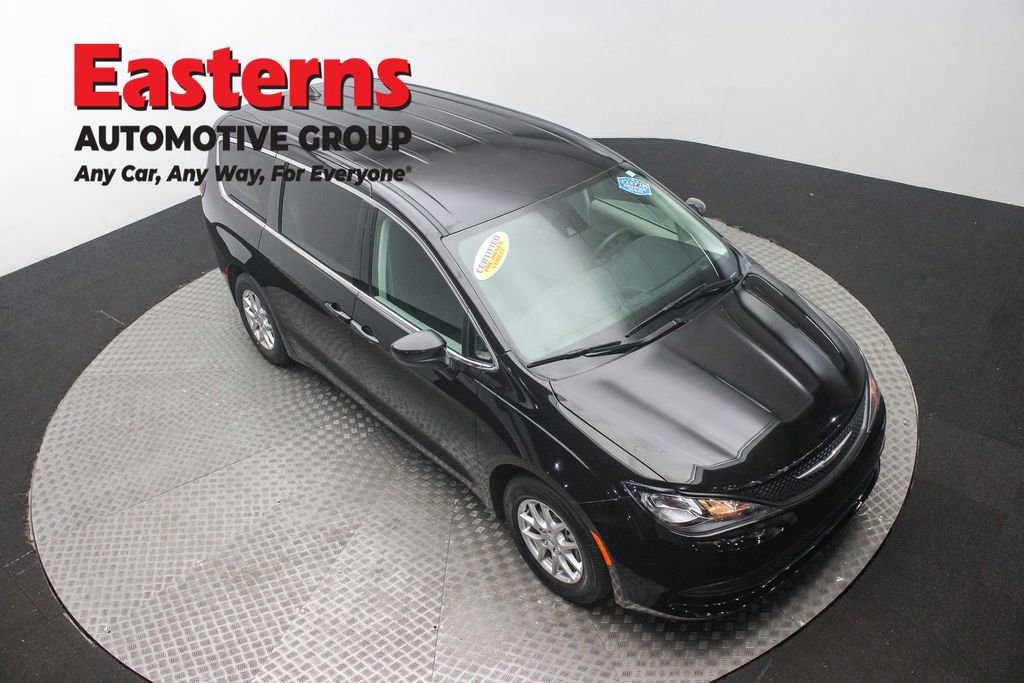 Used 2024 Chrysler Voyager LX image 3
