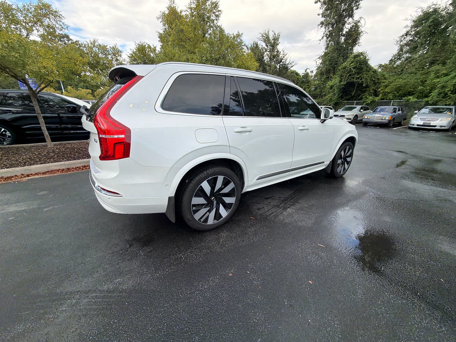 Certified 2025 Volvo XC90 T8 Ultra w/ Protection Package Premier AWD/4WD image 16