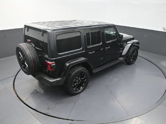 Used 2023 Jeep Wrangler Unlimited Sahara w/ Cold Weather Group AWD/4WD image 18