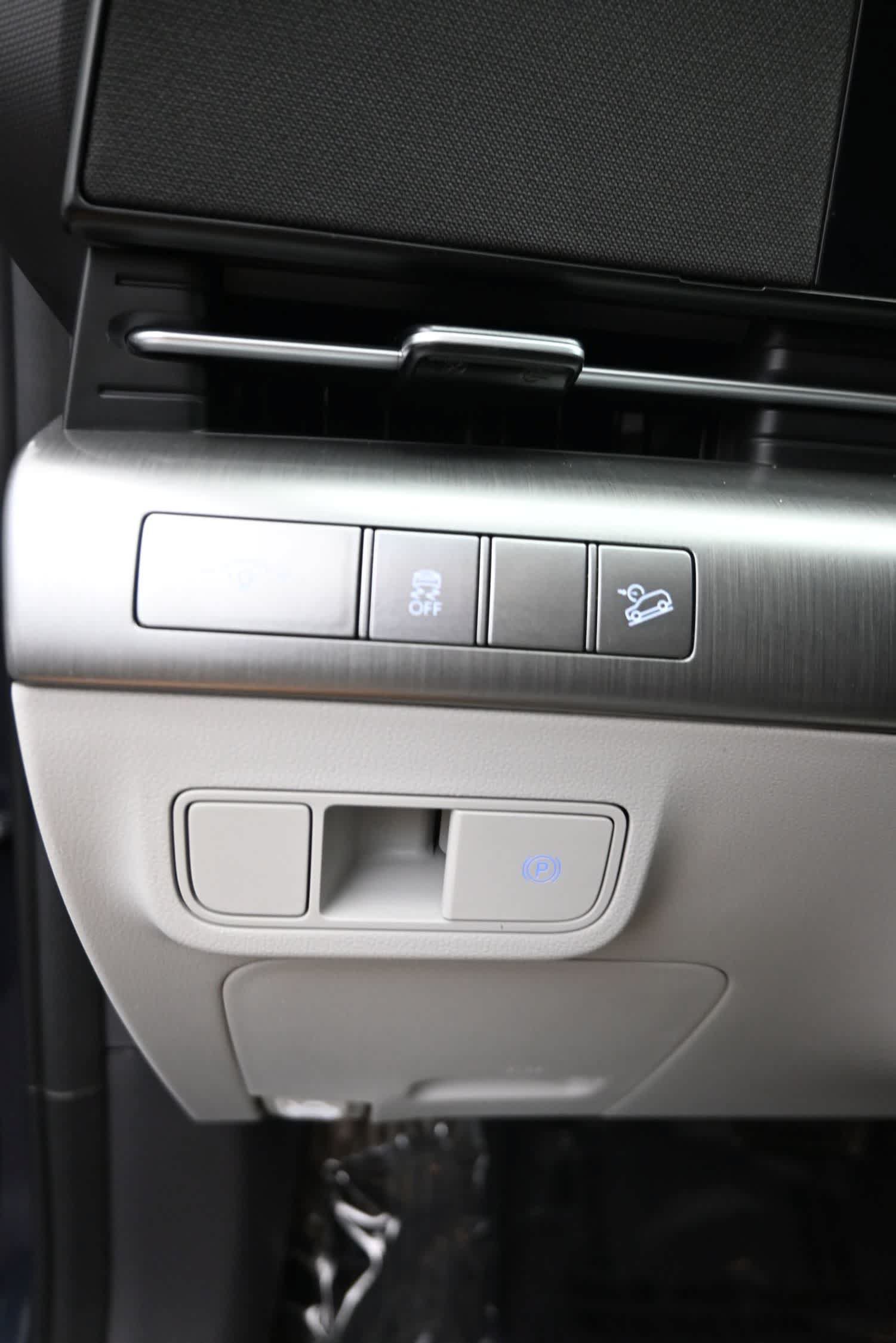 Used 2024 Hyundai Kona SEL AWD/4WD image 25