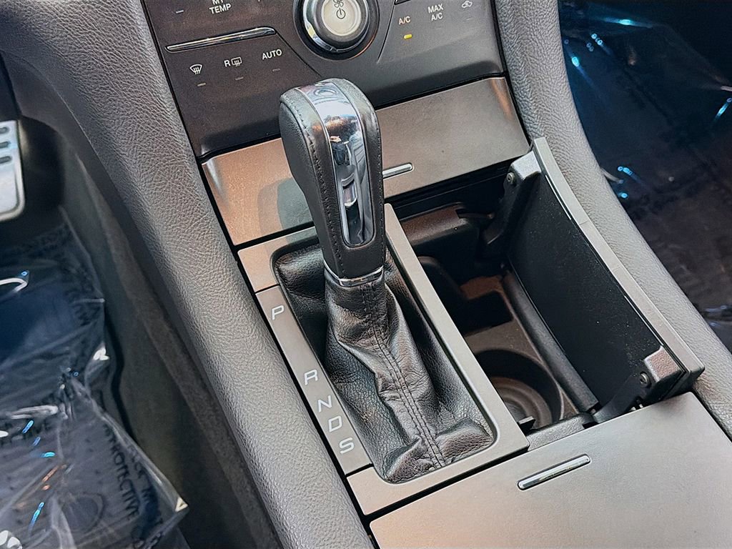 Used 2016 Ford Taurus SHO image 32