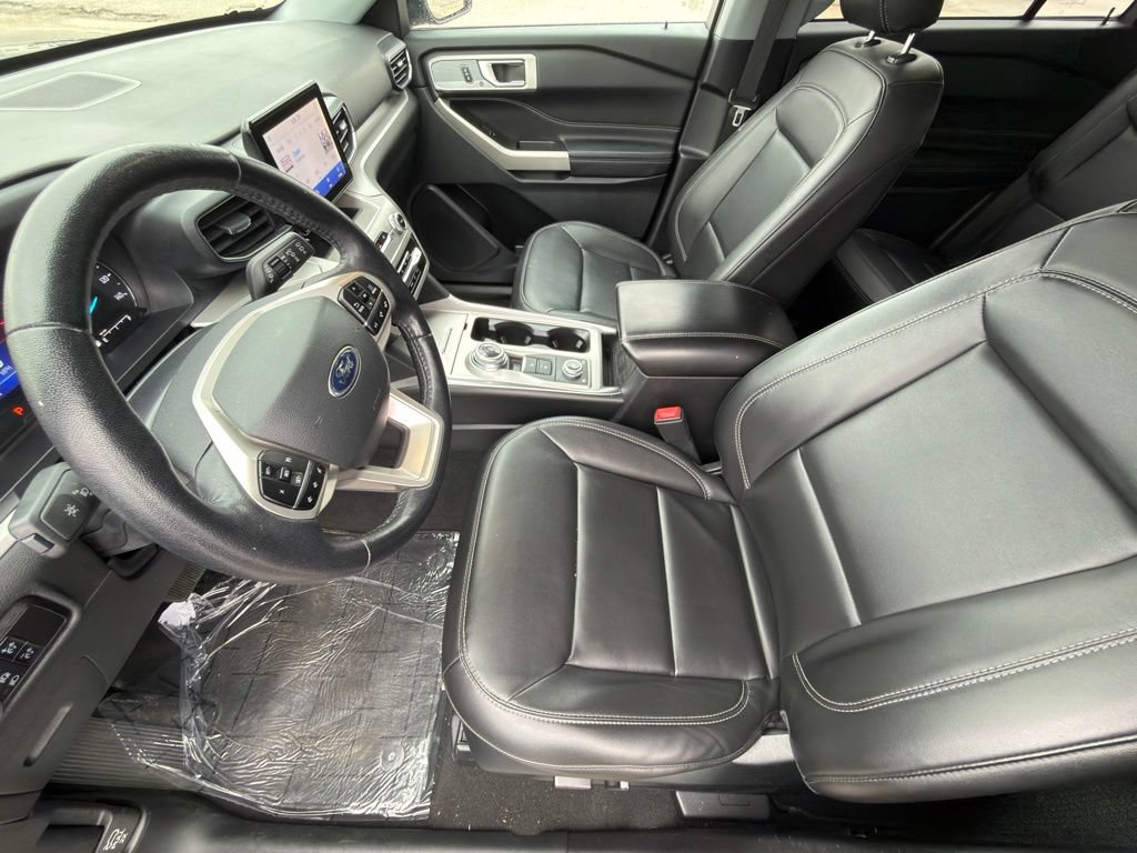 Used 2023 Ford Explorer XLT w/ Equipment Group 202A AWD/4WD image 13