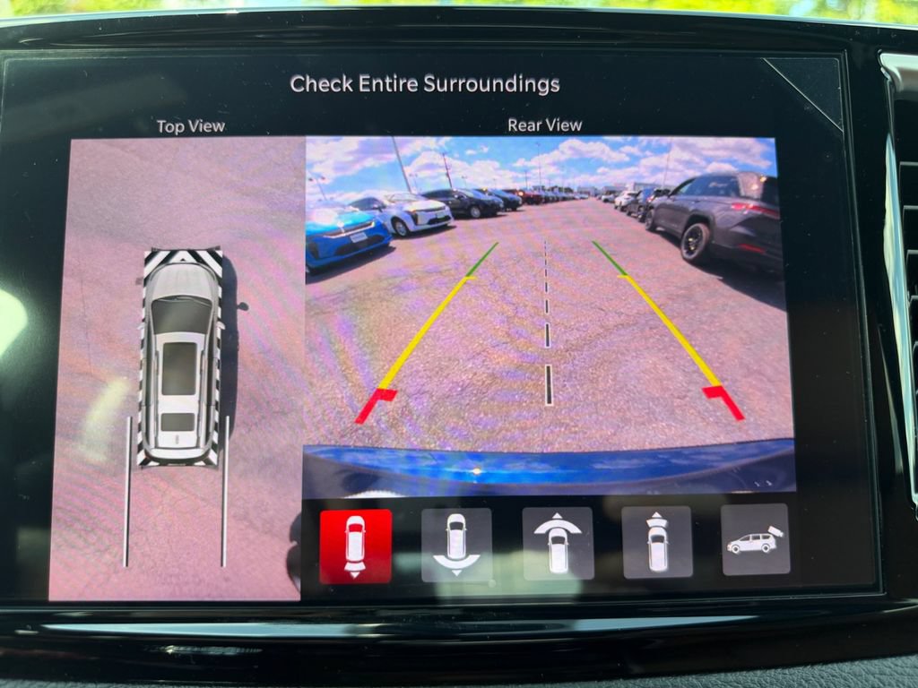 Used 2025 Chrysler Pacifica Pinnacle w/ Trailer Tow Group FWD image 20