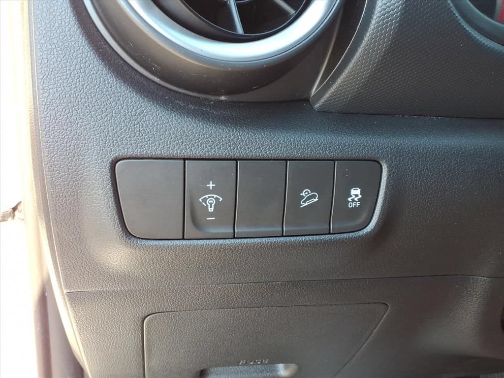 Used 2023 Hyundai Kona SEL AWD/4WD image 7