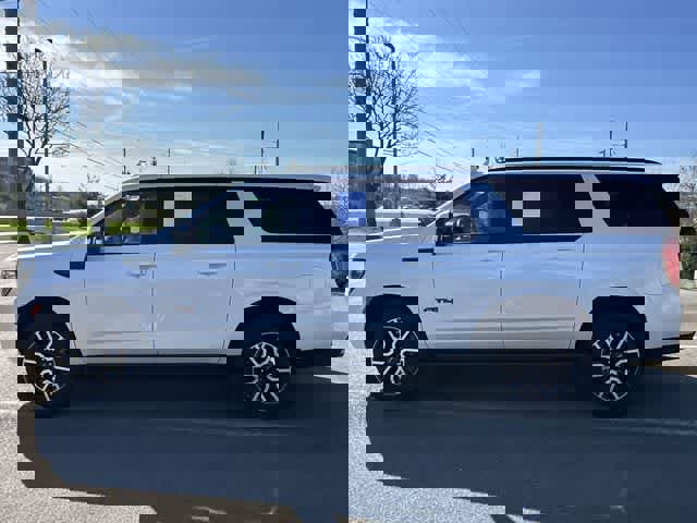 Used 2024 GMC Yukon XL AT4 w/ AT4 Premium Package image 2