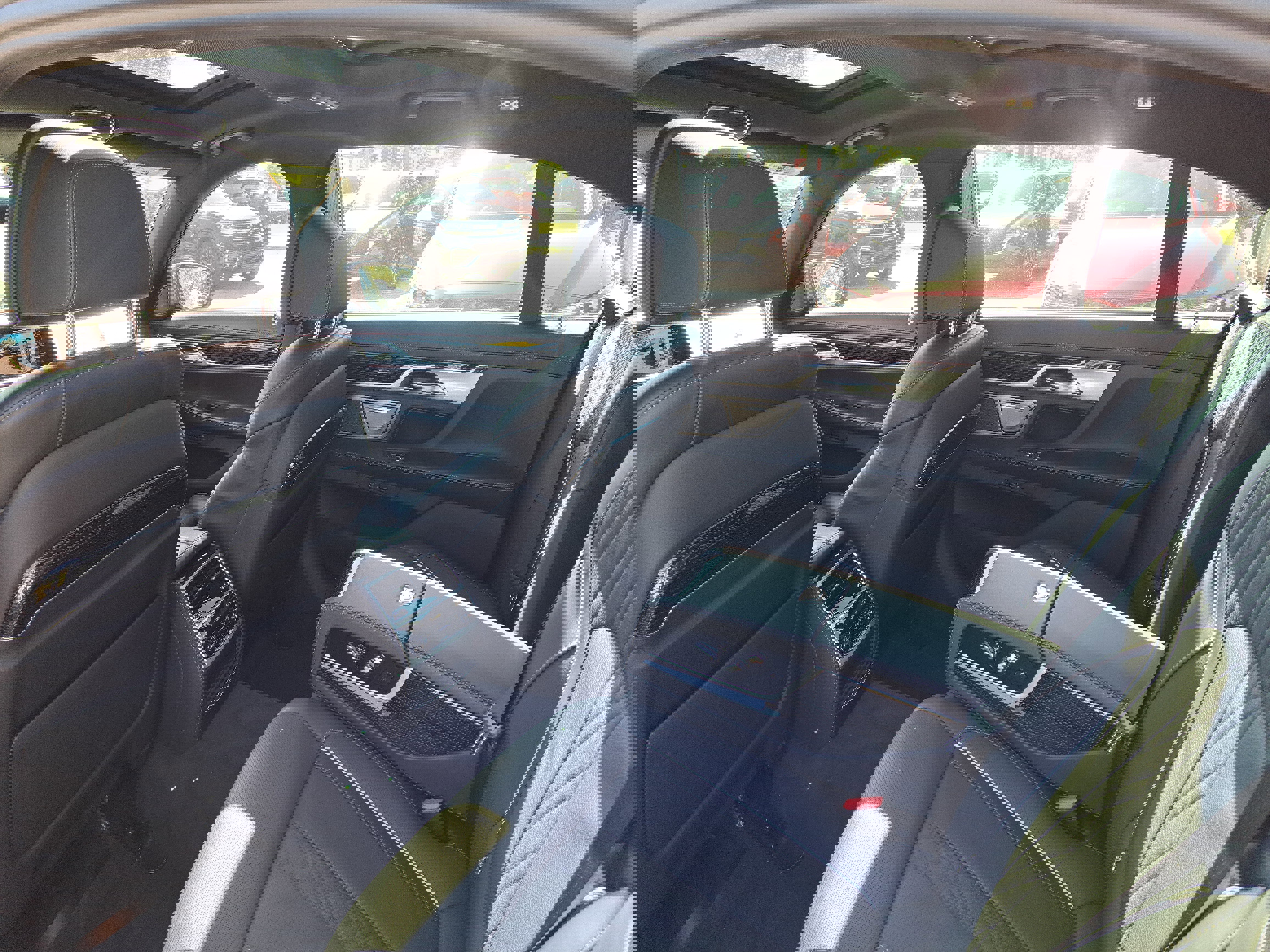 Used 2022 BMW 750i xDrive w/ Executive Package image 7