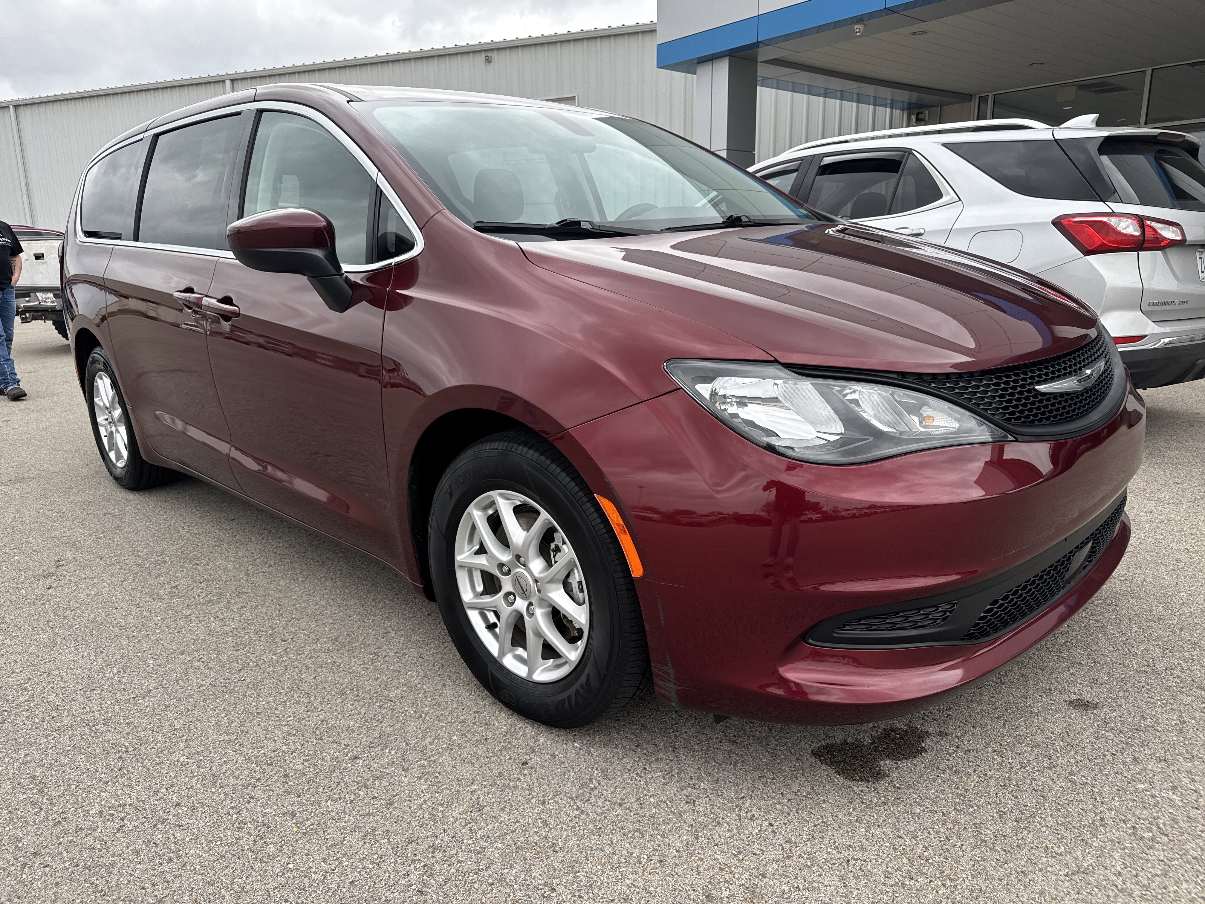 Used 2022 Chrysler Voyager LX FWD image 6