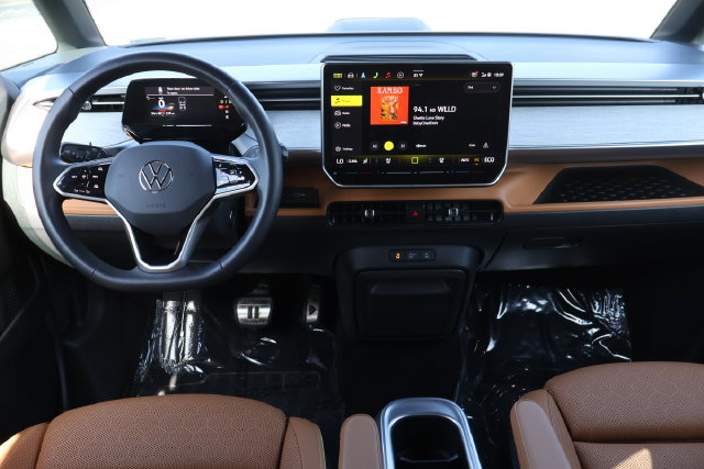 Used 2025 Volkswagen ID. Buzz Pro S RWD image 16