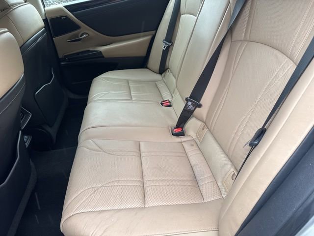 Used 2021 Lexus ES 300h w/ Accessory Package image 34