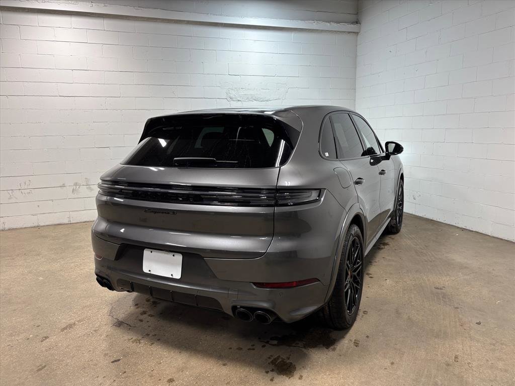 Used 2025 Porsche Cayenne S image 7