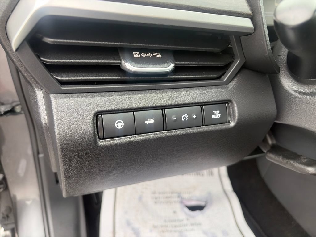 Used 2025 Nissan Altima 2.5 SL FWD image 33