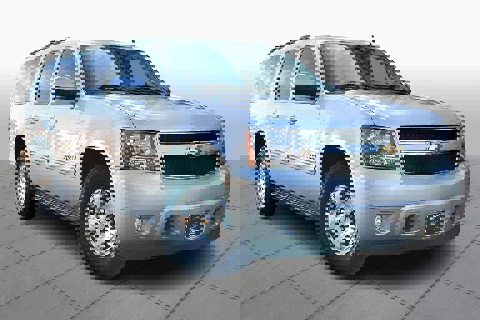 Used 2010 Chevrolet Suburban LT image 2