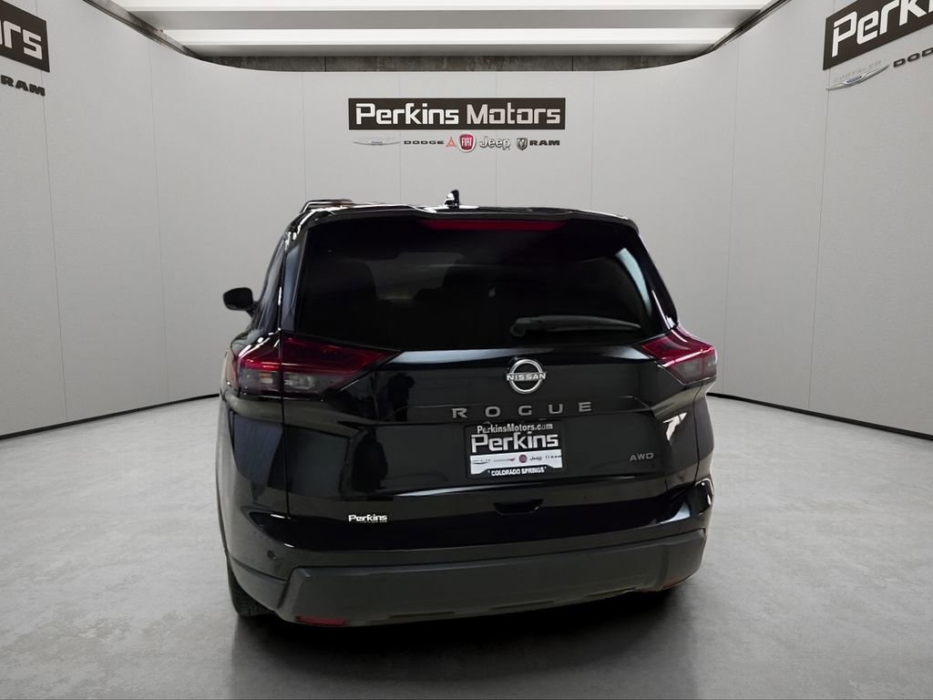 Used 2025 Nissan Rogue SV image 4