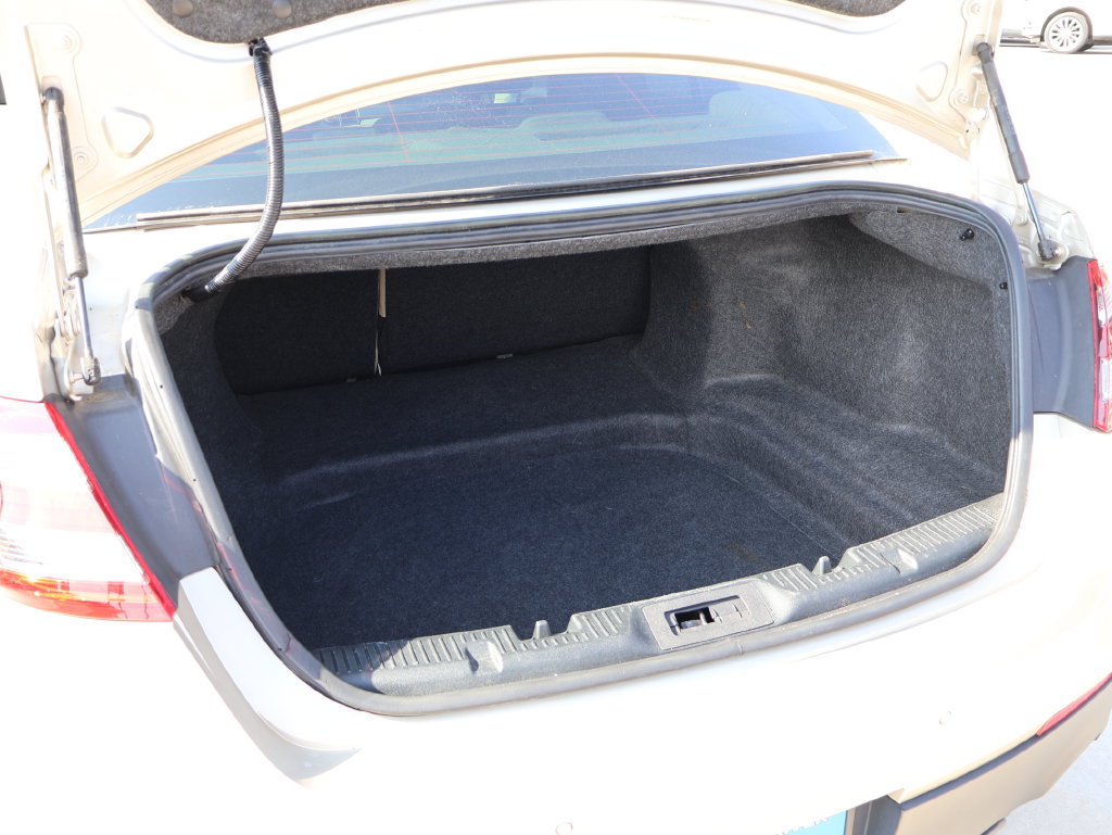 Used 2017 Ford Taurus SEL FWD image 14