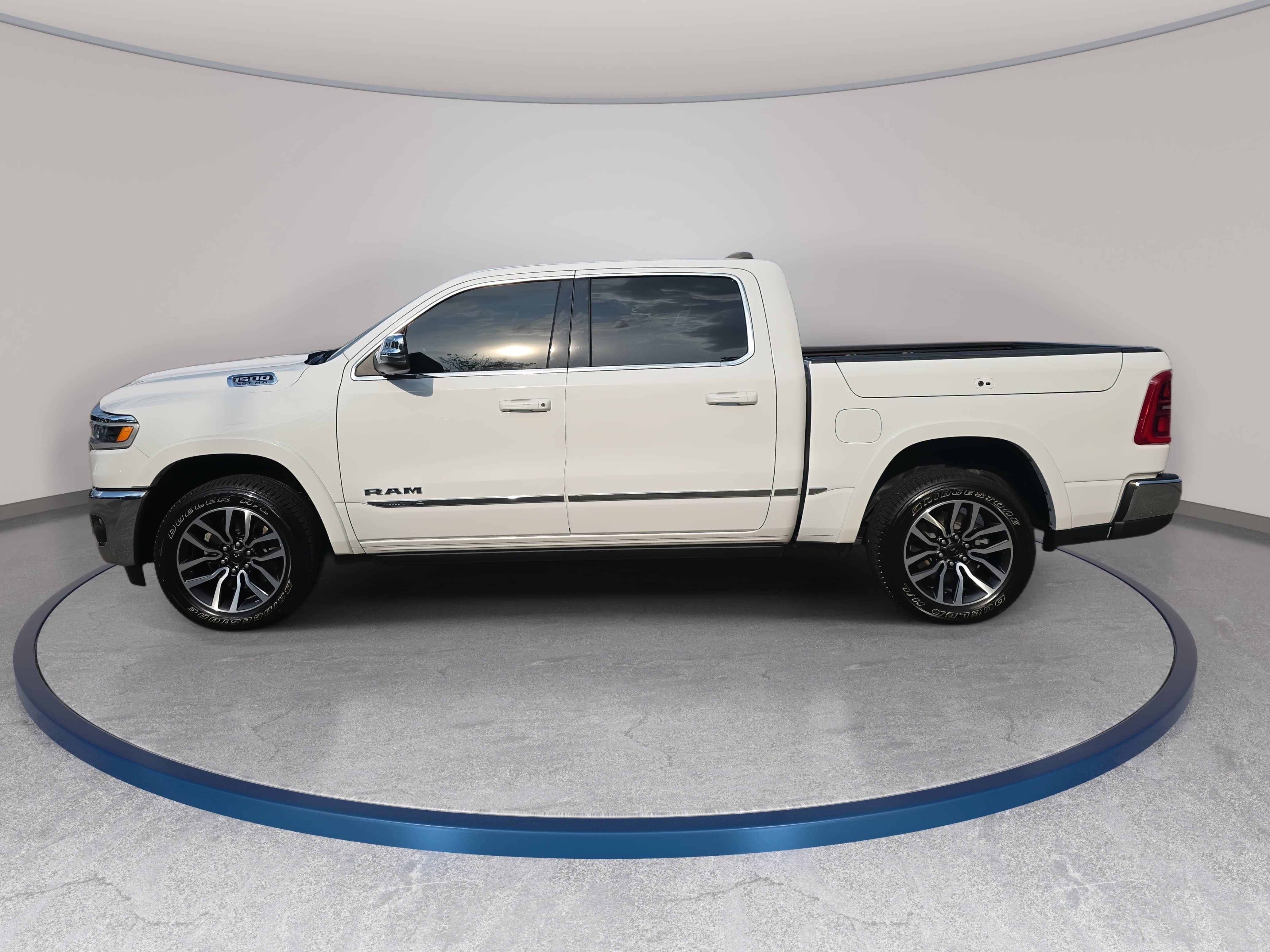 Used 2025 RAM 1500 Limited AWD/4WD image 8