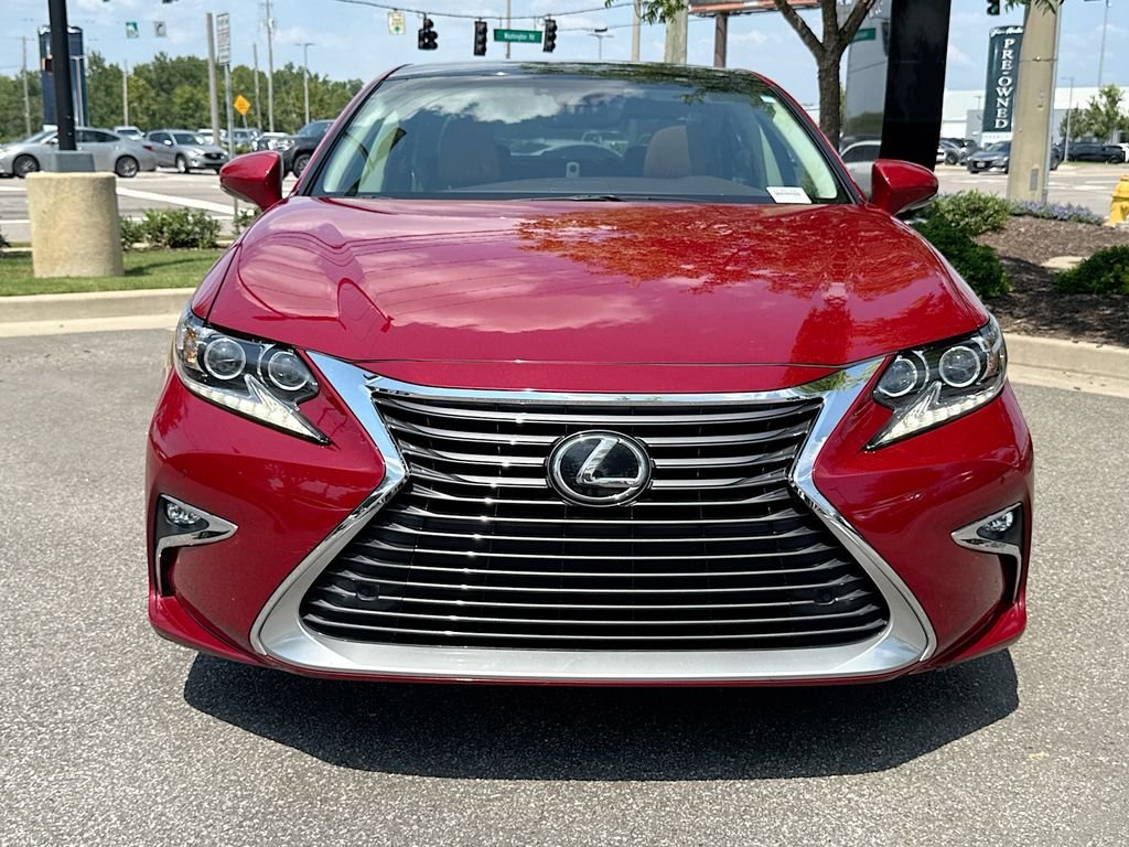 Used 2017 Lexus ES 350 w/ Ultra Luxury Package FWD image 4