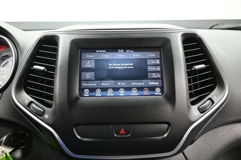Used 2019 Jeep Cherokee Latitude w/ Popular Appearance Group FWD image 18