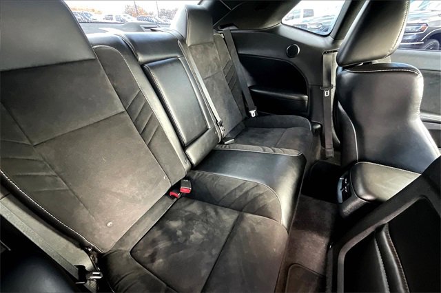 Used 2015 Dodge Challenger SRT image 29