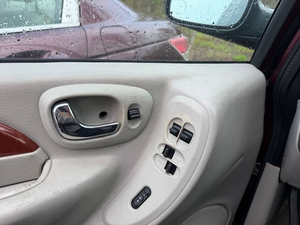Used 2007 Chrysler Town & Country Limited FWD image 22
