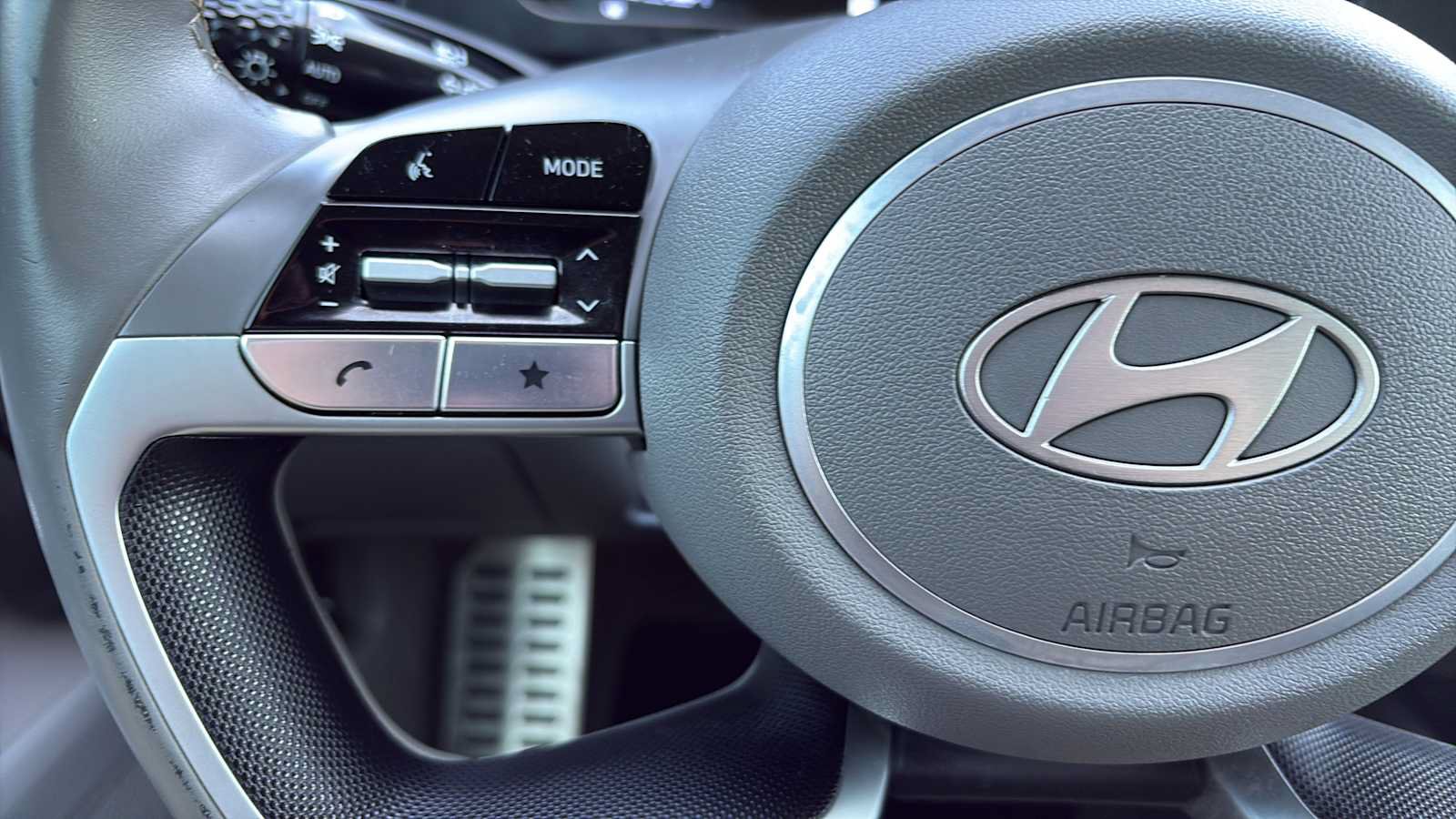 Used 2025 Hyundai Elantra Sport FWD image 14