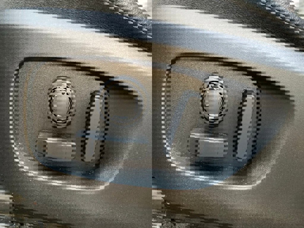 Used 2018 Land Rover Discovery Sport HSE image 14