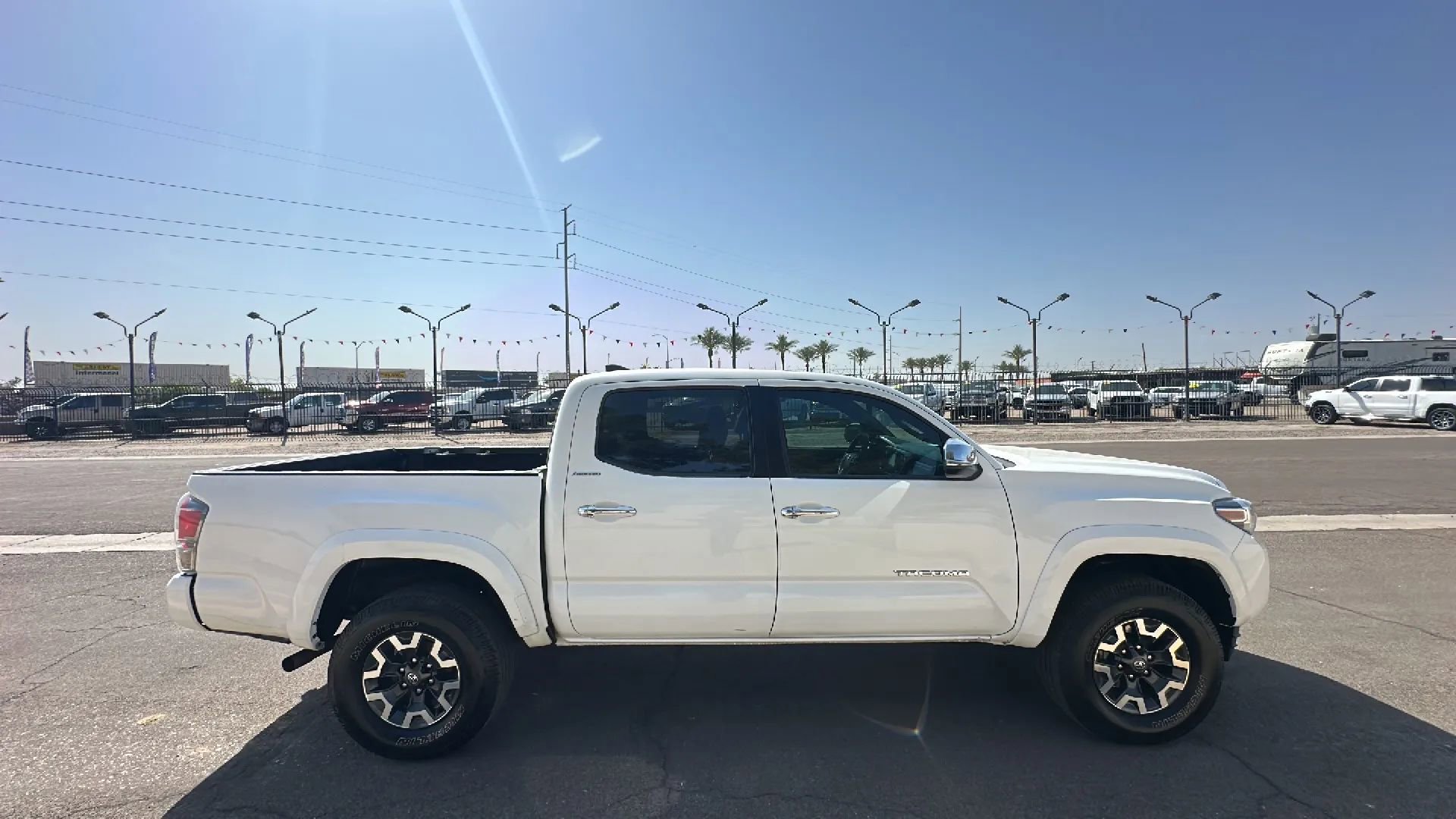 Used 2016 Toyota Tacoma Limited w/ Towing Package AWD/4WD image 6