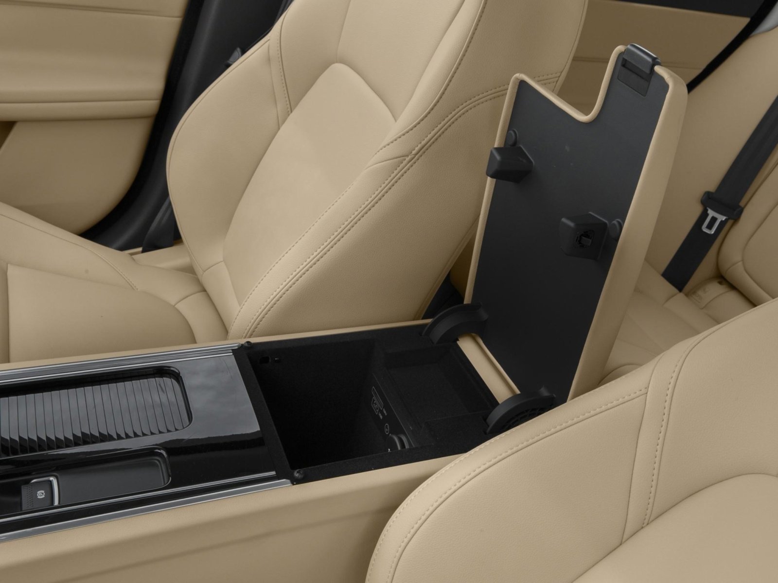 Used 2017 Jaguar XF Premium RWD image 9