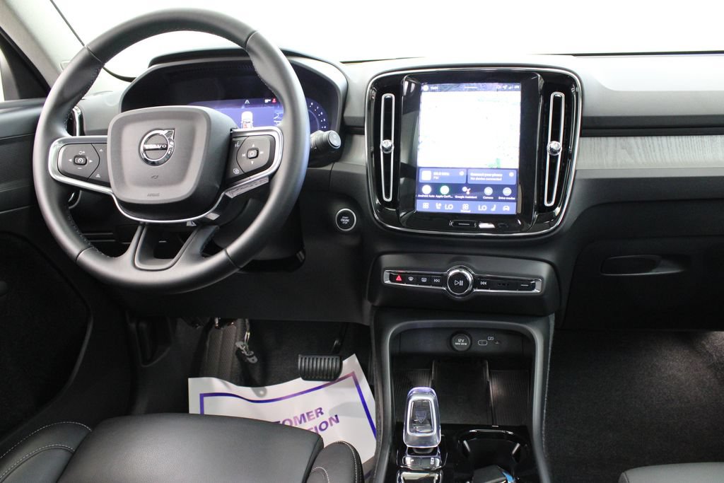 Used 2026 Volvo XC40 B5 Plus AWD/4WD image 9