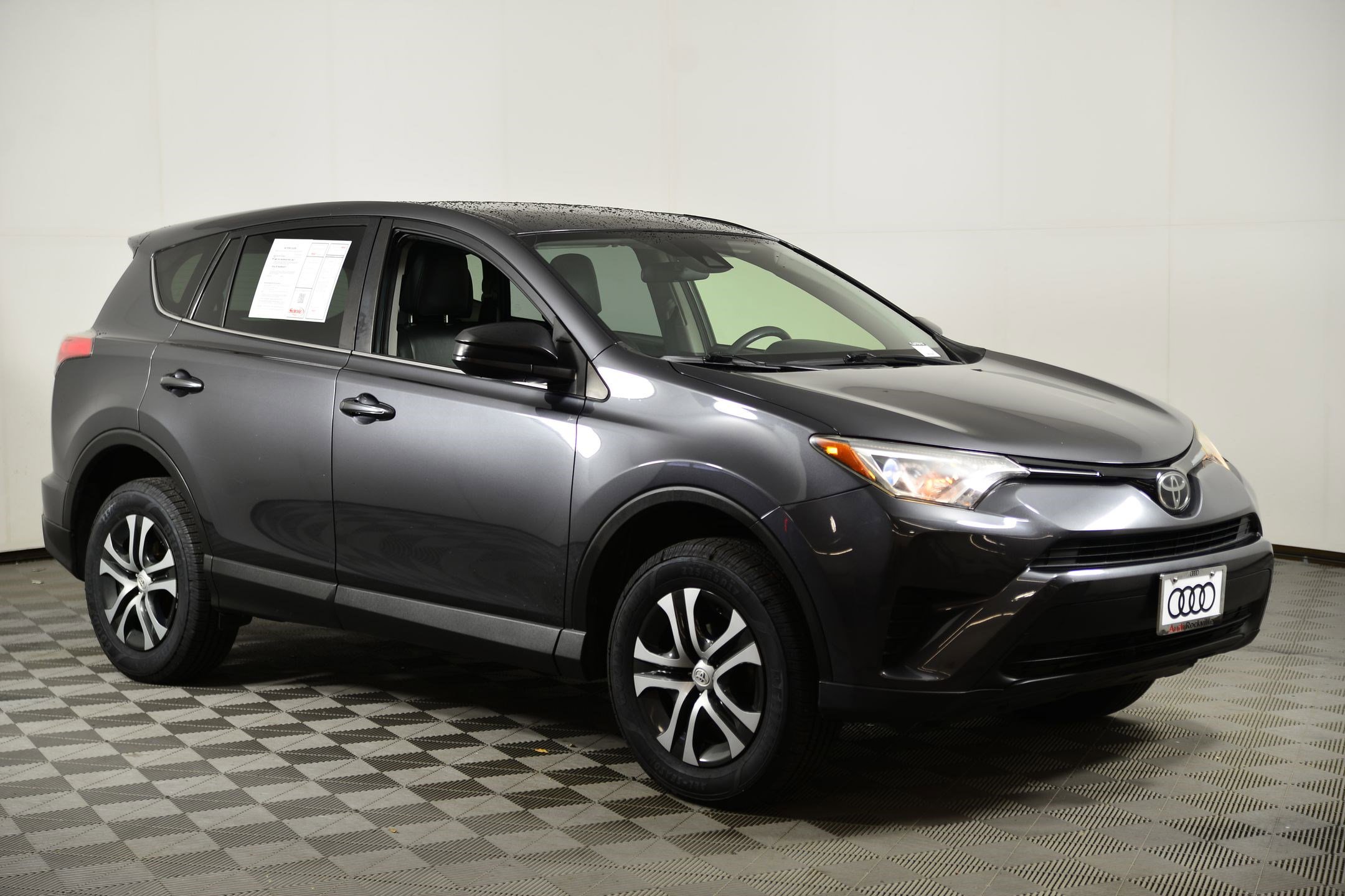 Used 2018 Toyota RAV4 LE image 6