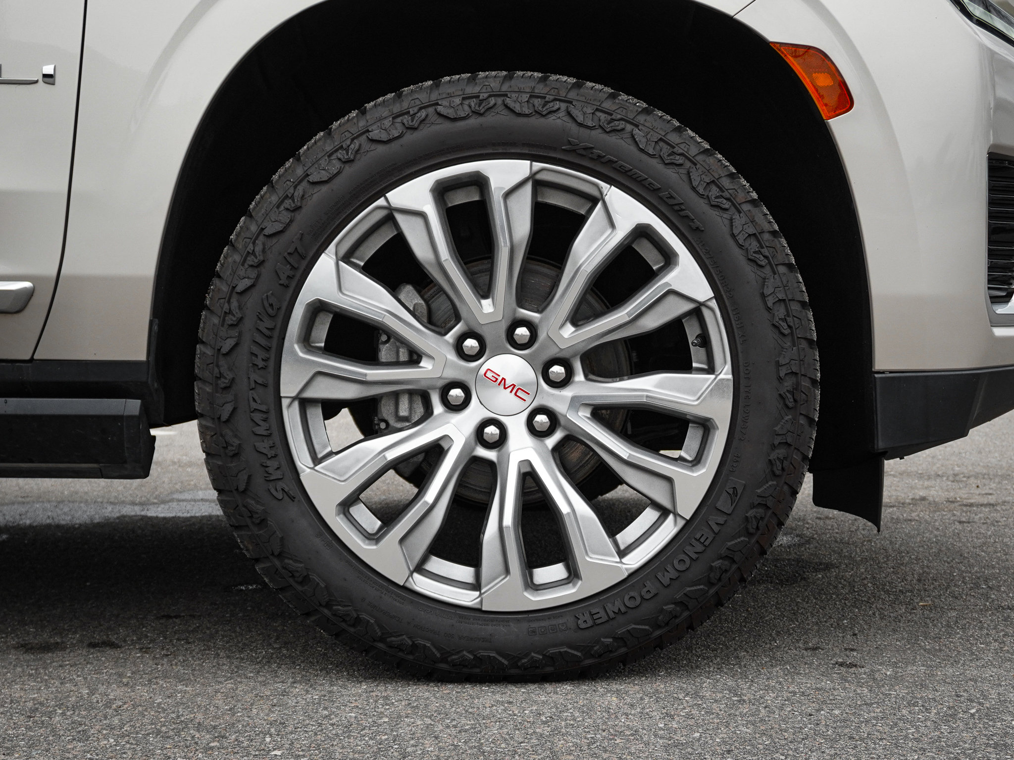 Used 2022 GMC Yukon XL Denali image 13