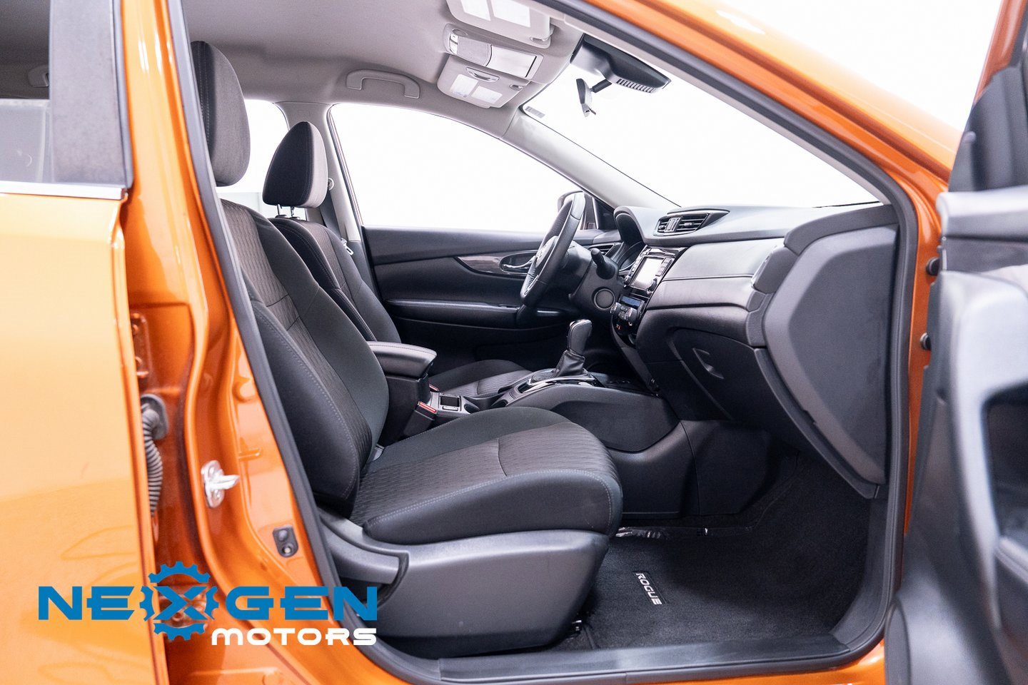 Used 2020 Nissan Rogue SV w/ Premium Package image 48