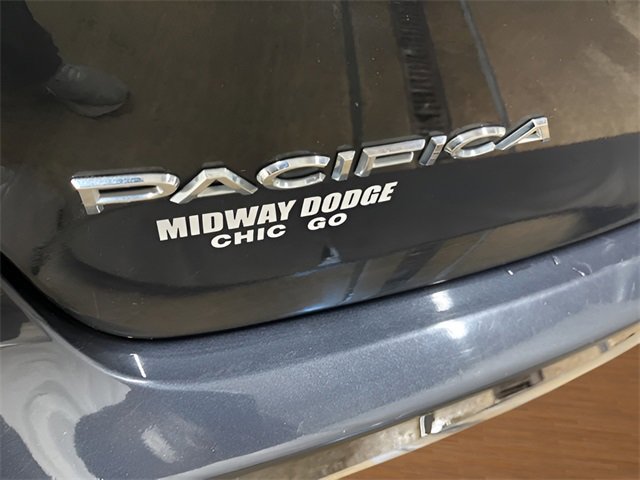 Used 2020 Chrysler Pacifica Touring-L FWD image 53