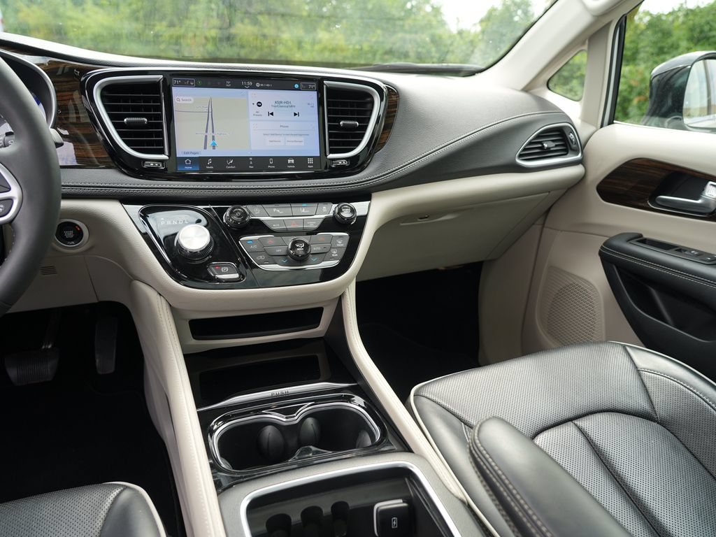 Used 2024 Chrysler Pacifica Limited FWD image 20