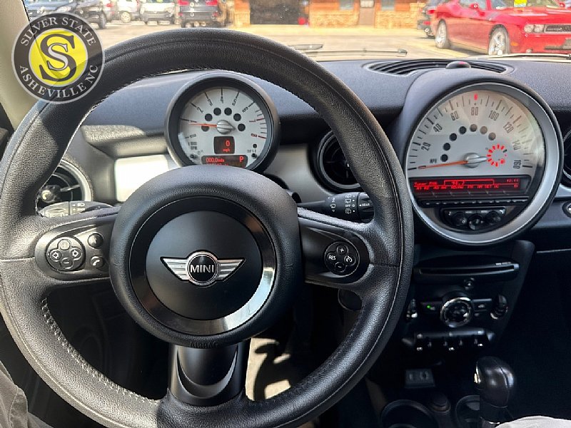 Used 2013 MINI Cooper Hardtop image 18