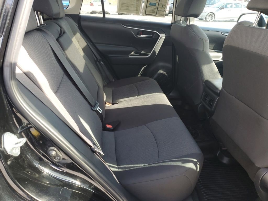 Used 2021 Toyota RAV4 XLE image 30
