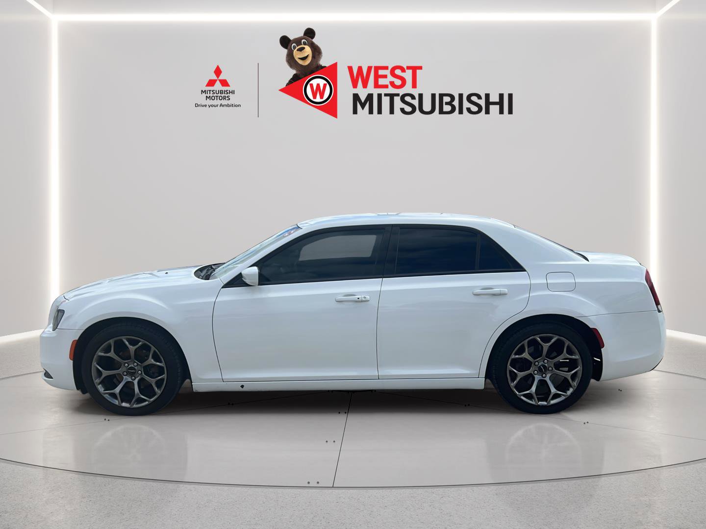 Used 2016 Chrysler 300 S RWD image 2