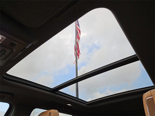 Used 2023 Cadillac Escalade ESV Premium Luxury image 3