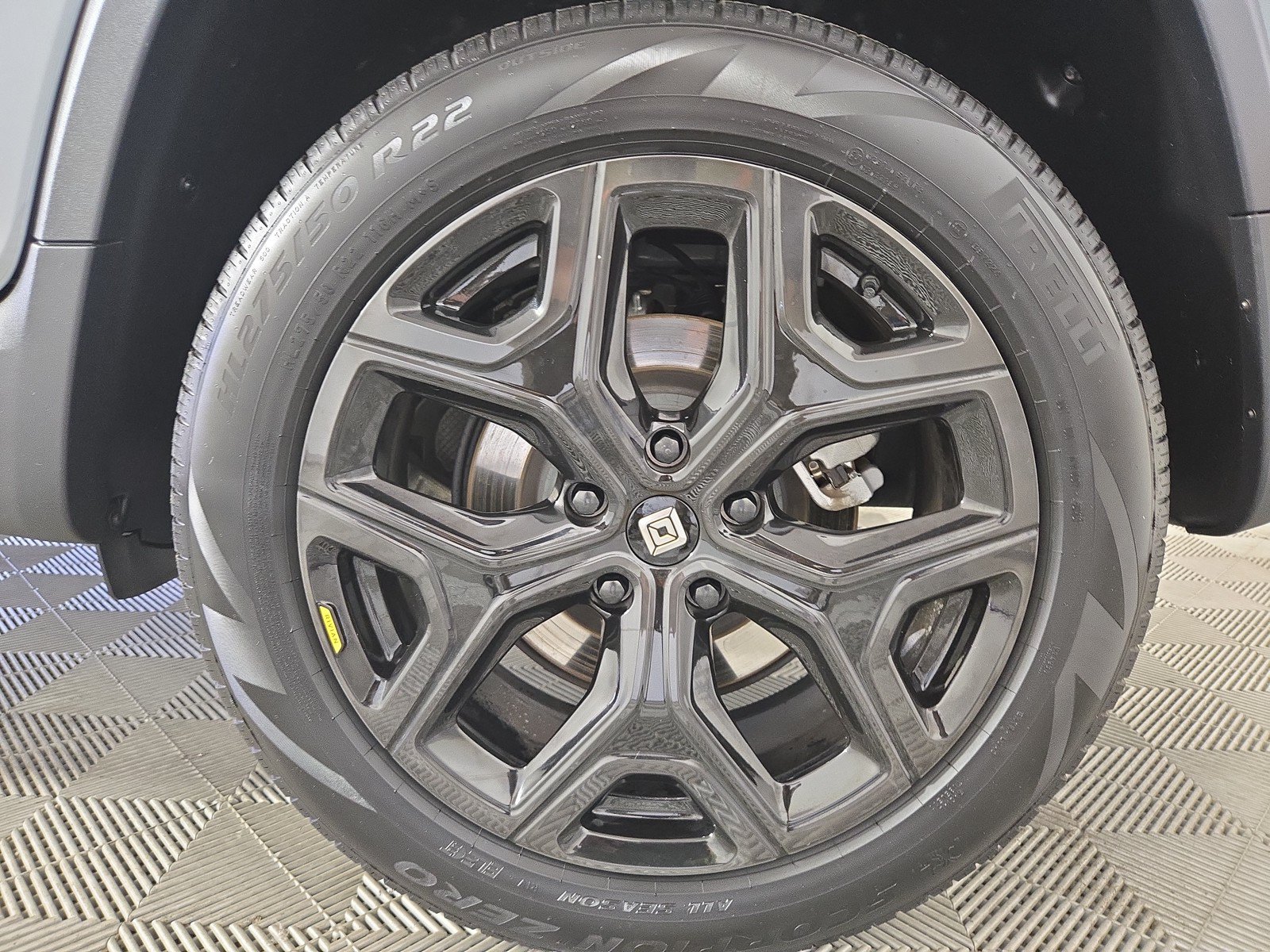 Used 2024 Rivian R1T Adventure AWD/4WD image 10