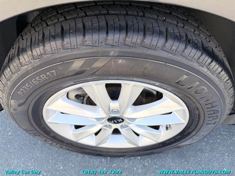 Used 2019 Kia Sorento FWD image 29