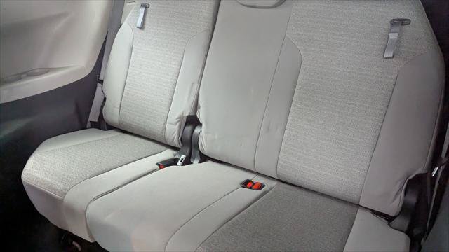 Used 2023 Toyota Sienna LE FWD image 17